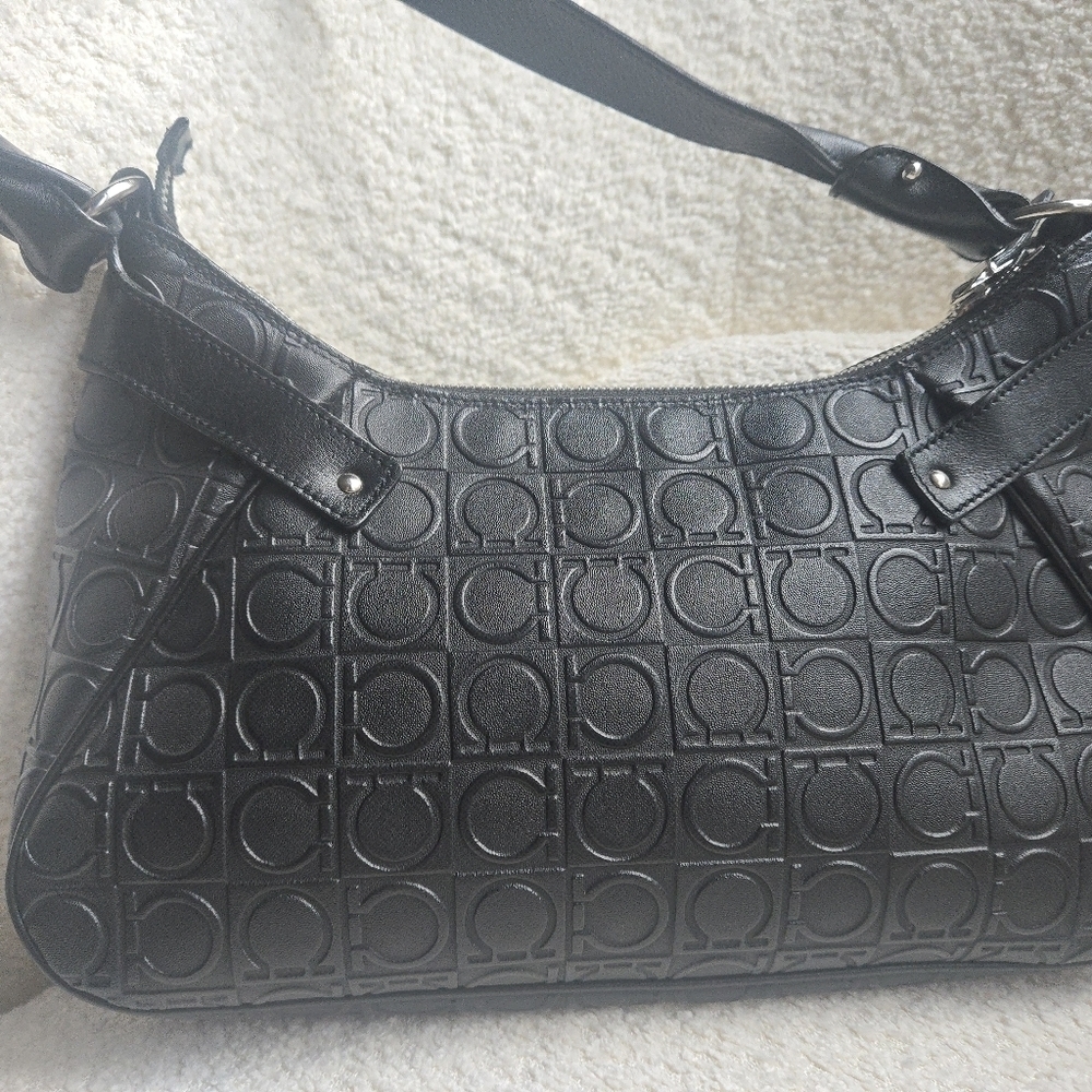 Salvatore Ferragamo Black Gancini Leather Shoulder Bag EUC - Picture 7 of 17